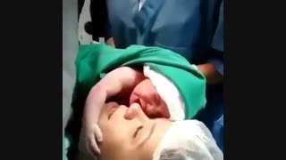 فیلم نوزاد در آغوش مادر بعد از زایمان