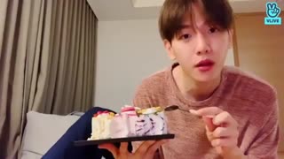 اینم از لایو بکهیون امروز ساعت 6 به مناسبت تولدش♥زیرنویس اگه تونستم میزارم♥