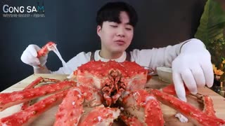 ASMR MUKBAN  SEAFOOD STEAMED GIANT KING CRAB EATING SHOW