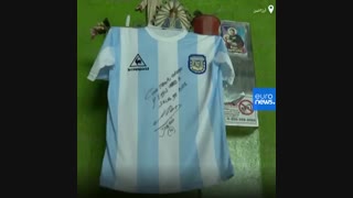 اهدای پیراهن امضا شده مارادونا به مرکز نگهداری کودکان بی‌سرپرست