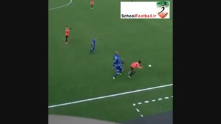 از ویژگی بازیکن های لب خط:دریبل زن ریز، چابک، خلاق و توانایی بازی تو فضای کوچک