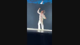 بیایید از زاویه فن کم ببینیم جیمین در آخراین اجرای جذاب چه طور صحنه رو ترک کرد⁦(+_+)⁩