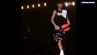 لحظه های خنده دار اکسو...