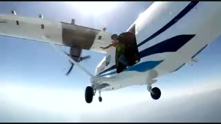 سقوط آزاد تفریحی از ارتفاع چهار کیلومتری در رامسر