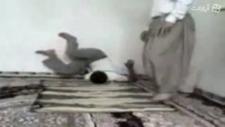 بخند تا دنیا به روت بخنده