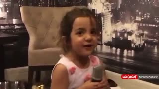 همخوانی رضا صادقی با دخترش