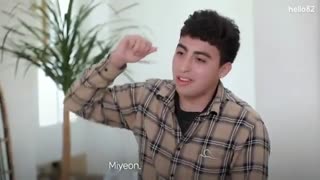 فوتبال بازی کردن میون یوکی و مینی با یه نورلندی