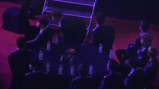 180214 가온차트 시상식 워너원 대기석 - 트와이스 무대 Wanna One Reaction to Twice