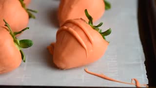 آب نبات توت فرنگی