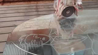 طراحی تصویر عروس و داماد روی اینه با گریوینگ