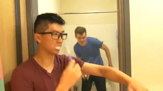 بی آهنگ کیپاپ با آهنگ کیپاپ ویدئو طنز از جاستین و آدام