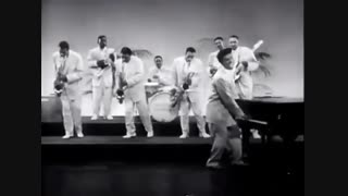 اجرای قطعه Lucille از Little Richard