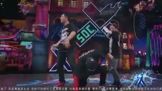 برنامه  Street dance China  رقص خیابانی چین: قسمت 3 با حضور وانگ ییبو و لی اکسو و جکسون وانگ +زیرنویس فارسی