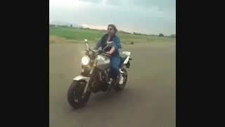 دختر موتور سوار