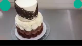 اموزش درست کردن کیک خامه ای بسیار قشنگ به همراه شکلات