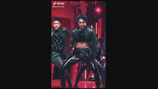 یکی از کیم کای بپرسه چجوری میتونه انقدر هات باشه؟