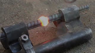 دانلود فیلم جوش فرجینگ توسط دستگاه ژاپنی استاندارد و جوشکار دارای گواهینامه پایه یک جوشکاری فورجینگ سربسر میلگرد