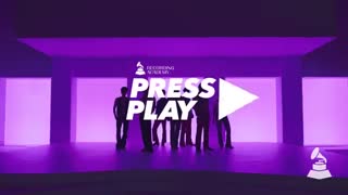 اجرا اهنگ Dynamite از Bts در Press play+کپشن