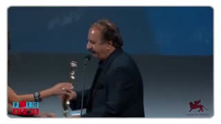 لحظه اعلام نام روح الله زمانی بازیگر نوجوان فیلم «خورشید» که موفق به دریافت جایزه مارسلو ماستریانی از فستیوال ونیز شد