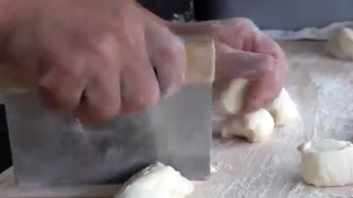 نان برنج بخار پز شده جینپانگ Jjinppang با لوبیا قرمز _ غذای خیابانی کره جنوبی