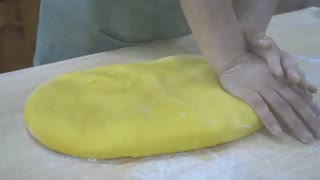 خمیر نودل برش خورده _ غذای خیابانی کره جنوبی