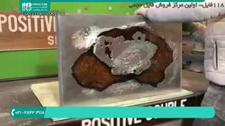 اجرای رزین اپوکسی نقره ای برای ساخت میز مدرن
