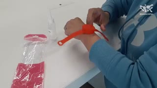 ?How to use sanitizer wrist bandنحوه استفاده از مچ بند ضد عفونی کننده