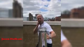 چالش درب بطری جیسون استاتهام و دیگران بازیگران