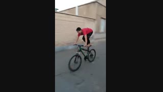 حرکتی تکنیکی با دوچرخه