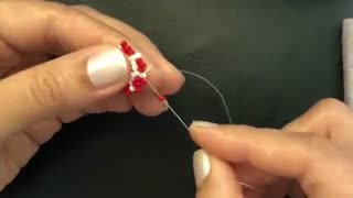 انگشتر گل باز قرمز سفید