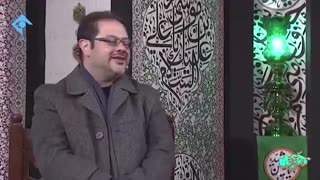 بوسه عیسی آل کثیر بر دستان مادرش