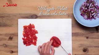 پاستا با زیتون و گوجه فرنگی پوست کنده