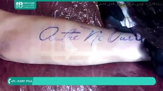 روش تاتو  طرح نوشته بر روی دست با سوزن تاتو