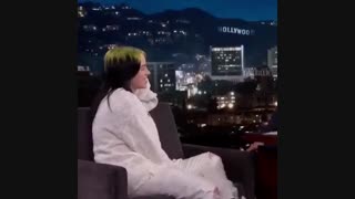 اووکادویی نیستی اگر نبینی✨ اونطوری که بقیه صلبریتی ها میشینن در مقایسه طوری که بیلی میشینه