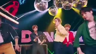 اجرای بی تی اس در برنامه جیمی فالون. [  the tonight show starring jimmy Fallon]