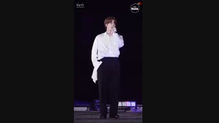 فوکس جین برای اجرای LifeGoesOn در AMAs2020