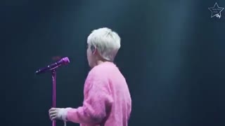 اجرای آهنگ Insensible از لی هونگ کی در FNC KINGDOM 