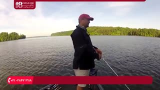 آموزش ماهیگیری در دریاچه با قلاب دستی