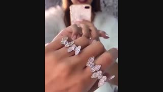 جلوه گری پروانه های دوقلوی دلربا در دستان شما