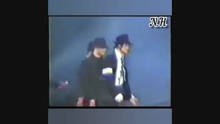 زنده خوندن Dangerous(خطرناک)در کنسرت توسط مایکل جکسون