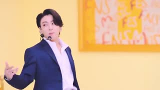 اجرای آهنگ "Dynamite" از گروه BTS در فستیوال موسیقی FNS 2020