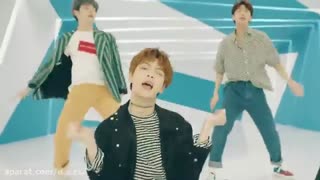 موزیک وید یو cat and Dag از txt