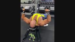 حرکت پرس سینه با دمبل