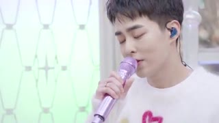 اولین اجرای شیومین بعد سربازی | اجرای آهنگ You  شیومین اکسو ویلایو EXO Xiumin vlive |