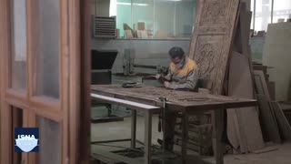 اینجا ملزومات چوبی حرم امام رضا (ع) را می‌سازند