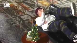 اجرای on my own  از WOODZ