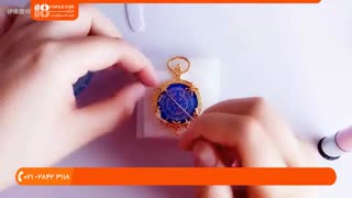 آموزش ساخت آویز گردنبند رزینی همراه با چسباندن برچسب