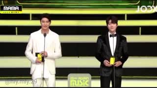 هوانگ این-یئوپ درMAMA 2020به عنوان بهترین هنرمند مرد جدید