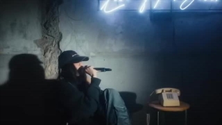 جنی اجرای اهنگlove hangover