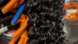 فر کردن مو به شیوه‌ای خلاقانه در مرکز تخصصی فر مو سیمین